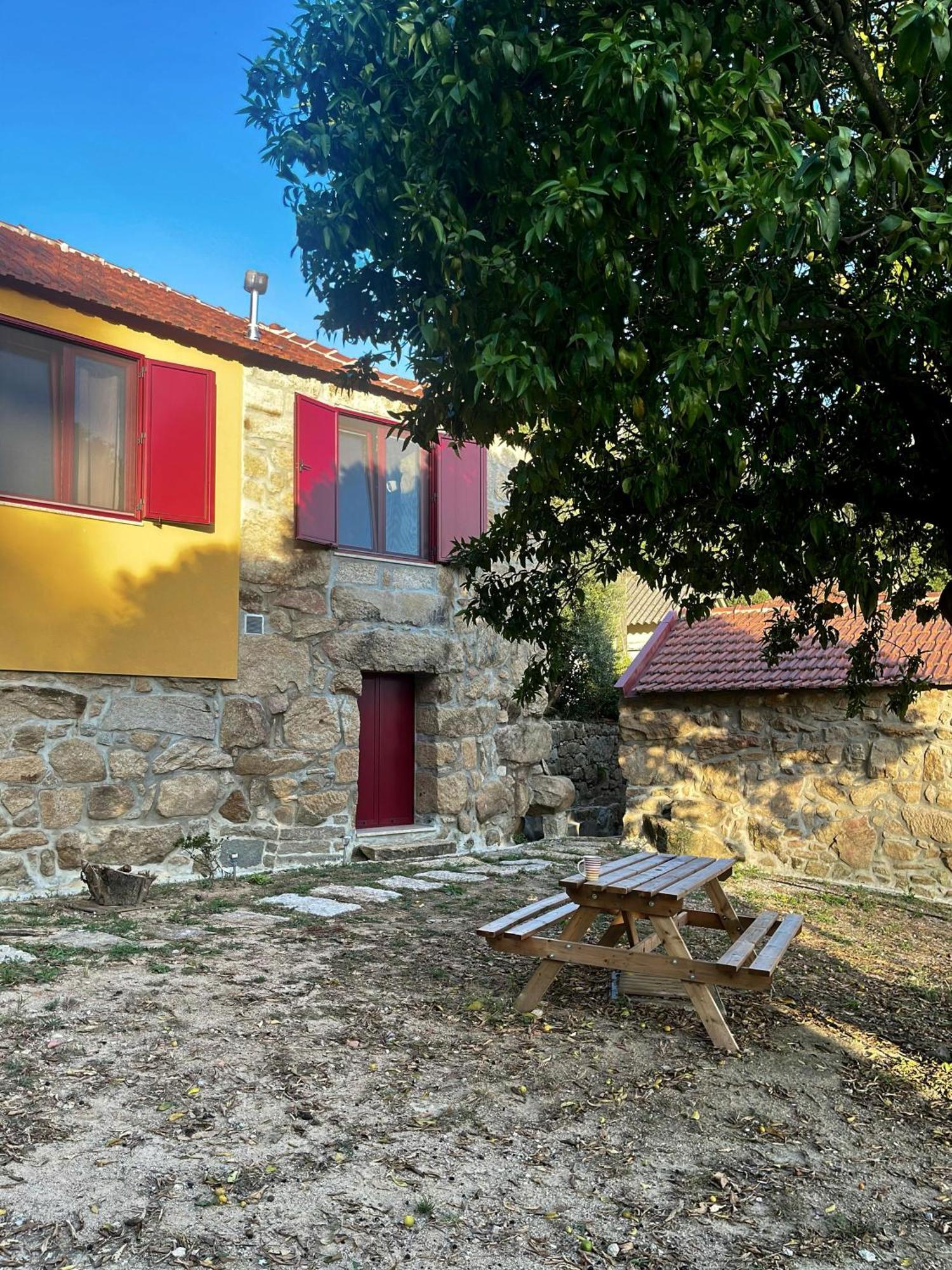 Nascente, Place In Nature Next To A Waterfall Loureiro  外观 照片